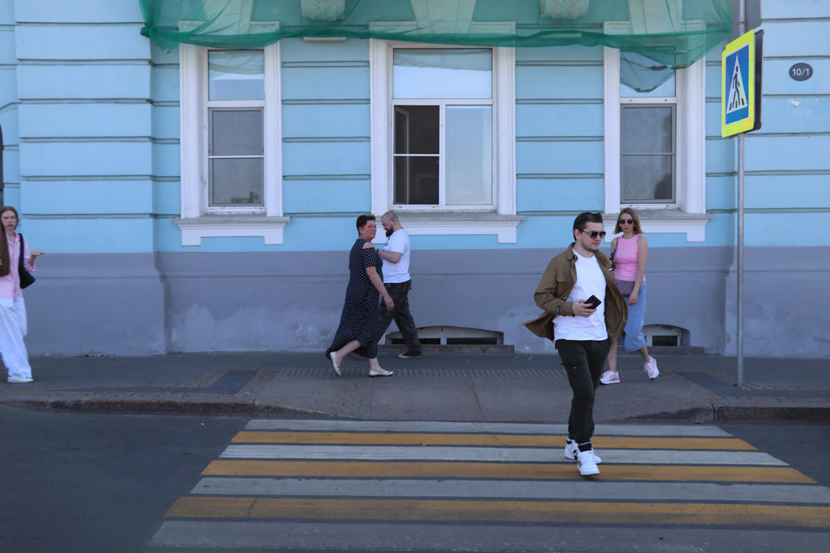 Нижний Новгород. Минина пл 7 - Чкалову памятник