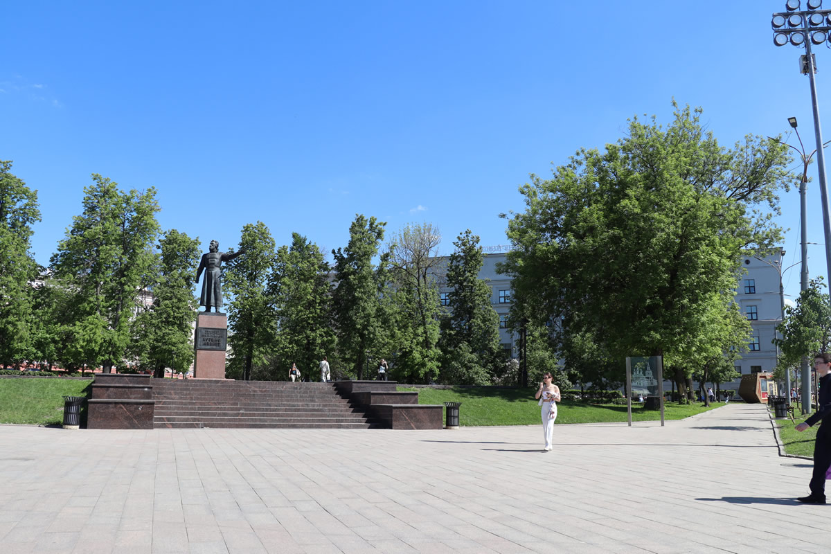 Нижний Новгород. Минина пл. Минину памятник, сквер