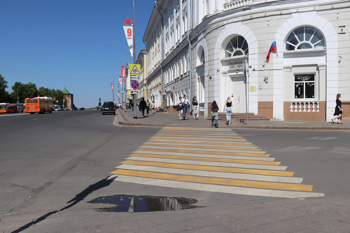 Нижний Новгород. Минина пл. Минину памятник, сквер