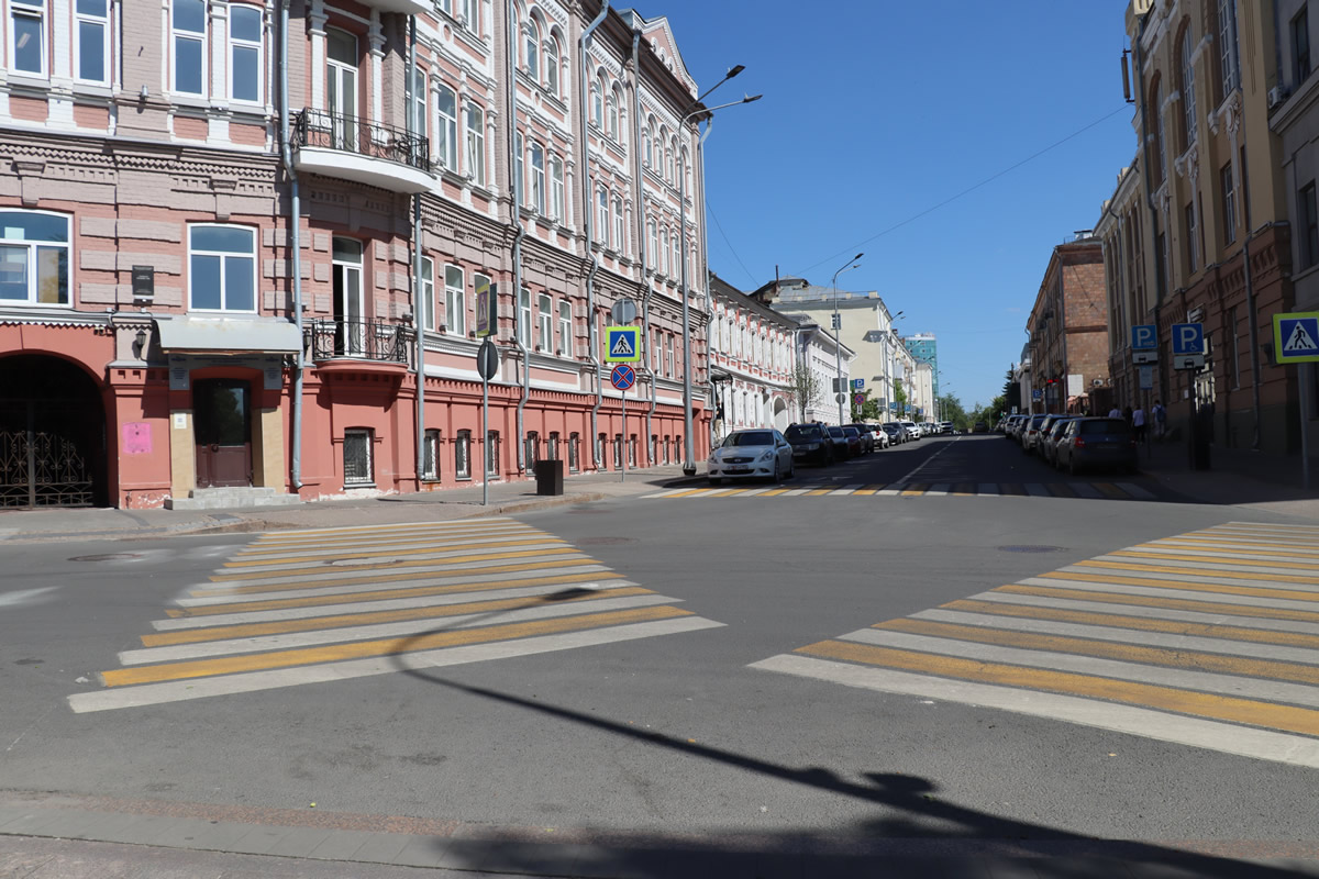 Нижний Новгород. Минина пл. Минину памятник, сквер